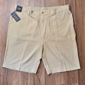 Round Tree & Yorke Shorts NWT Men 44 Tall‎ Chino Classic Fit Performance Flex